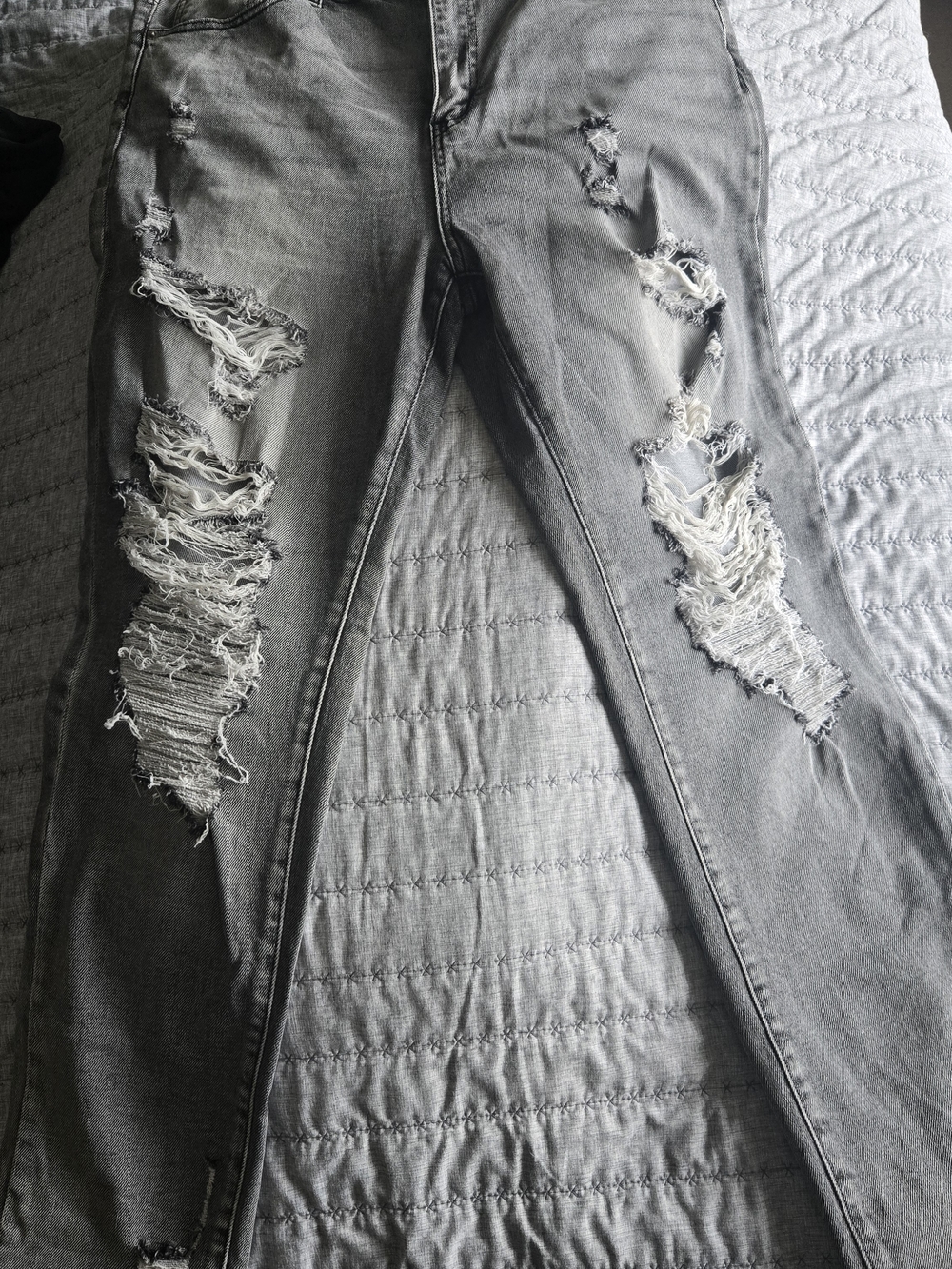 Women's Grey Distressed Skinny Jeans - Ripped Detail